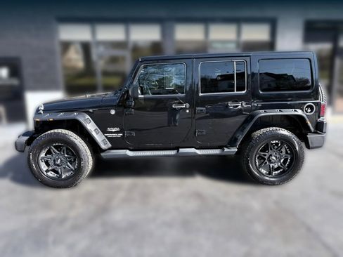 Used 2015 Jeep Wrangler Unlimited Sahara w/ Connectivity Group AWD/4WD image 2