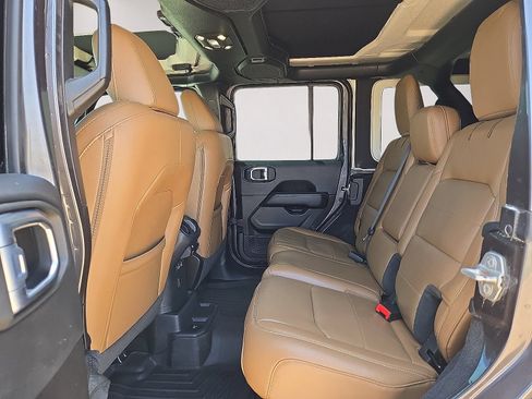 Used 2021 Jeep Wrangler Unlimited Sahara AWD/4WD image 14