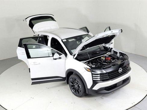 Used 2025 Nissan Kicks SR AWD/4WD image 45