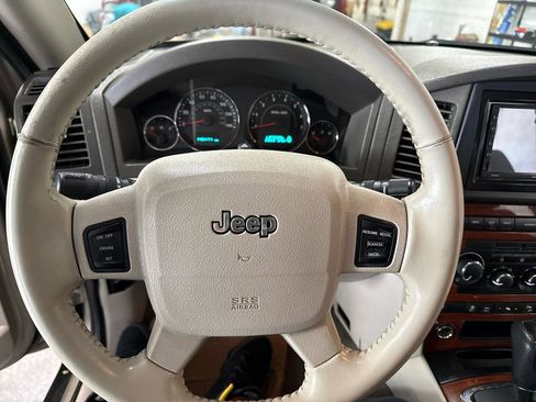 Used 2005 Jeep Grand Cherokee Limited image 12