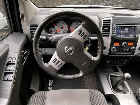 Used 2015 Nissan Frontier PRO-4X AWD/4WD image 5