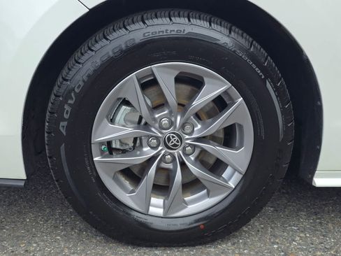 Used 2021 Toyota Sienna XLE FWD image 8