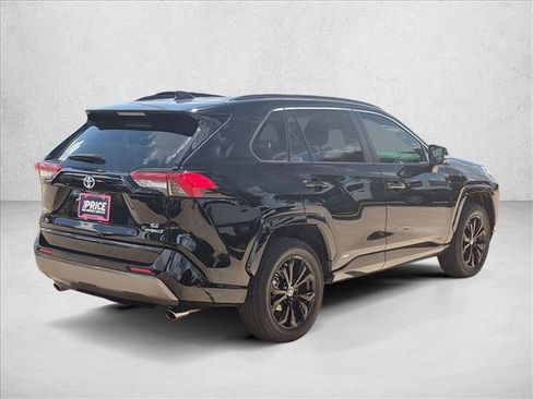 Used 2022 Toyota RAV4 SE AWD/4WD image 5