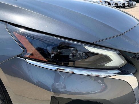Used 2025 Nissan Altima 2.5 SV FWD image 32