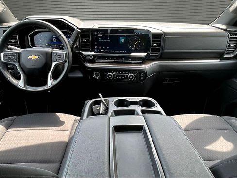 Used 2024 Chevrolet Silverado 1500 LT AWD/4WD image 8