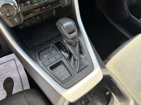 Used 2022 Toyota RAV4 XLE FWD image 28