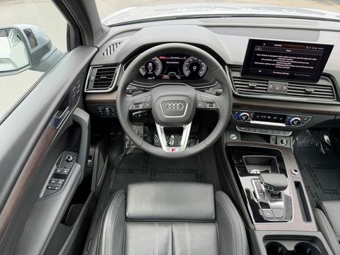 Used 2024 Audi Q5 e Premium Plus w/ Premium Plus Package AWD/4WD image 5