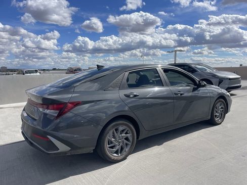 Used 2024 Hyundai Elantra SEL image 2