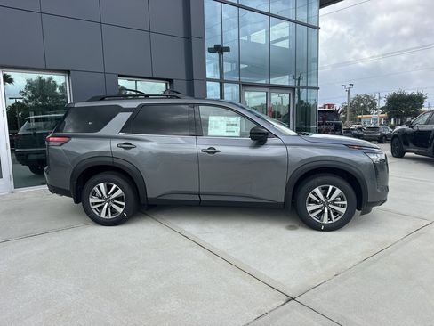 New 2026 Nissan Pathfinder SL FWD image 3