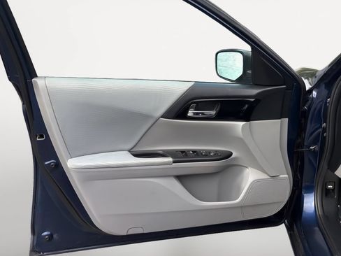 Used 2017 Honda Accord LX image 10