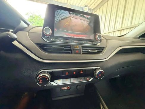 Used 2023 Nissan Altima 2.5 SR FWD image 12
