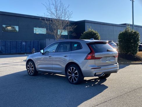 Used 2025 Volvo XC60 B5 Plus image 13