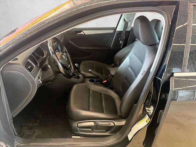 Used 2017 Volkswagen Jetta SE FWD image 24