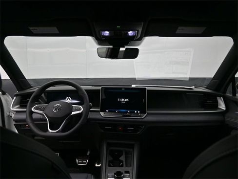 New 2026 Volkswagen Tiguan SE R-Line image 10