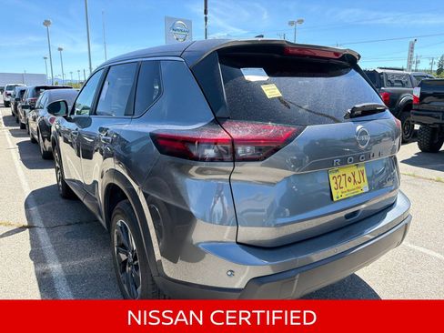 Certified 2025 Nissan Rogue SV AWD/4WD image 9