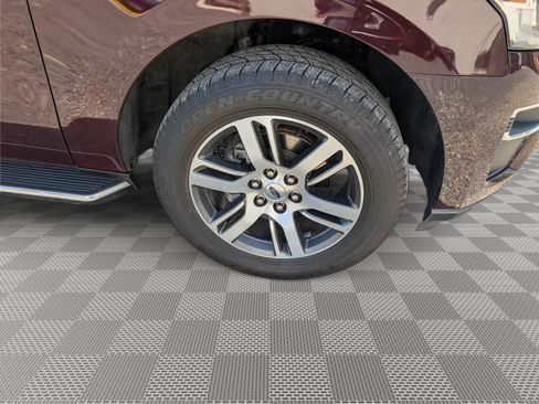 Used 2023 Ford Expedition Limited AWD/4WD image 9