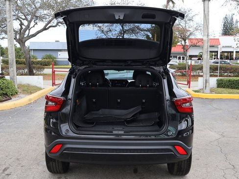 Used 2024 Chevrolet Trax RS w/ Sunroof Package FWD image 21