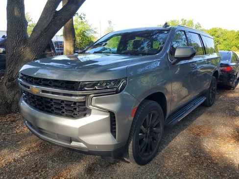 Used 2023 Chevrolet Suburban LS image 2
