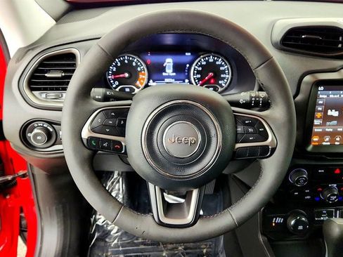 Used 2022 Jeep Renegade Latitude AWD/4WD image 13