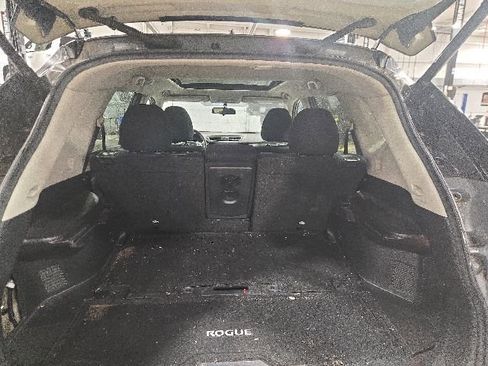 Used 2016 Nissan Rogue SV w/ SV Premium Package FWD image 12