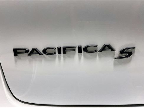 Used 2024 Chrysler Pacifica Limited w/ Uconnect Theater Family Group AWD/4WD image 40