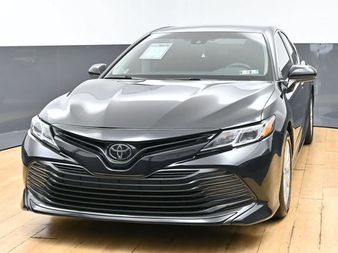 Used 2018 Toyota Camry LE FWD image 5