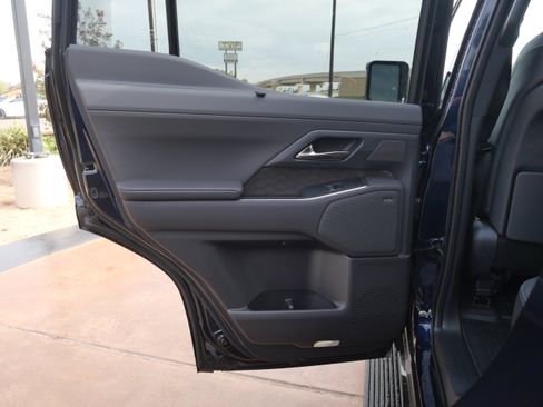 Used 2025 Lexus GX 550 w/ Accessory Package (2T) image 7