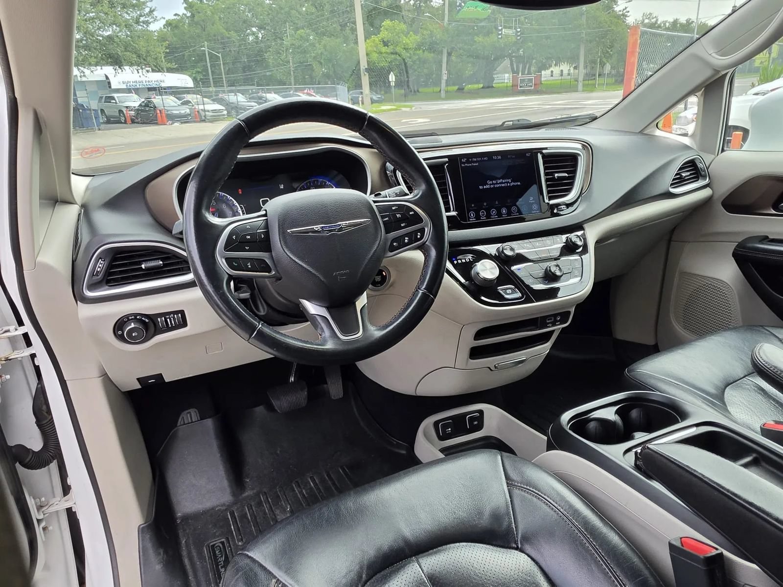 Used 2018 Chrysler Pacifica Touring-L w/ Advanced Safetytec Group FWD image 11