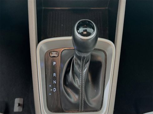 Used 2024 Hyundai Venue SEL image 16