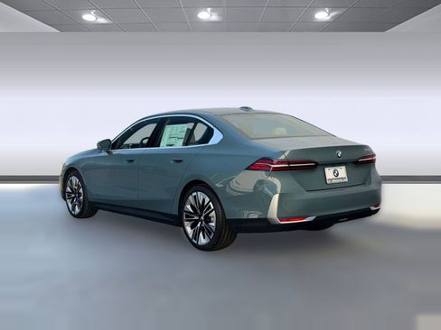 Used 2026 BMW 530i w/ Premium Package RWD image 3