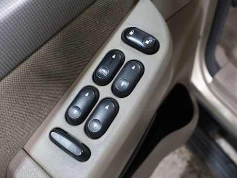 Used 2003 Ford Explorer XLT image 20