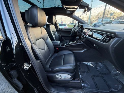 Used 2022 Porsche Macan image 29