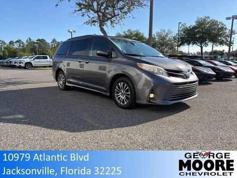 Used 2020 Toyota Sienna XLE w/ XLE Navigation Package FWD image 1