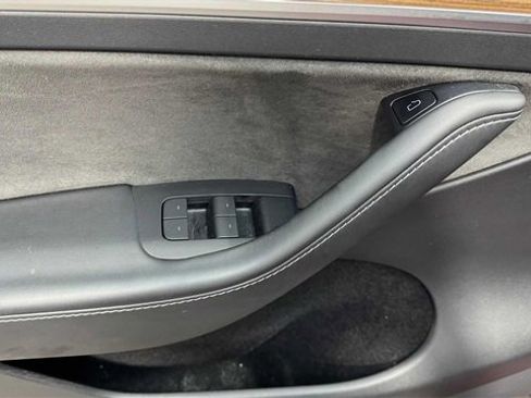 Used 2023 Tesla Model Y Long Range image 18