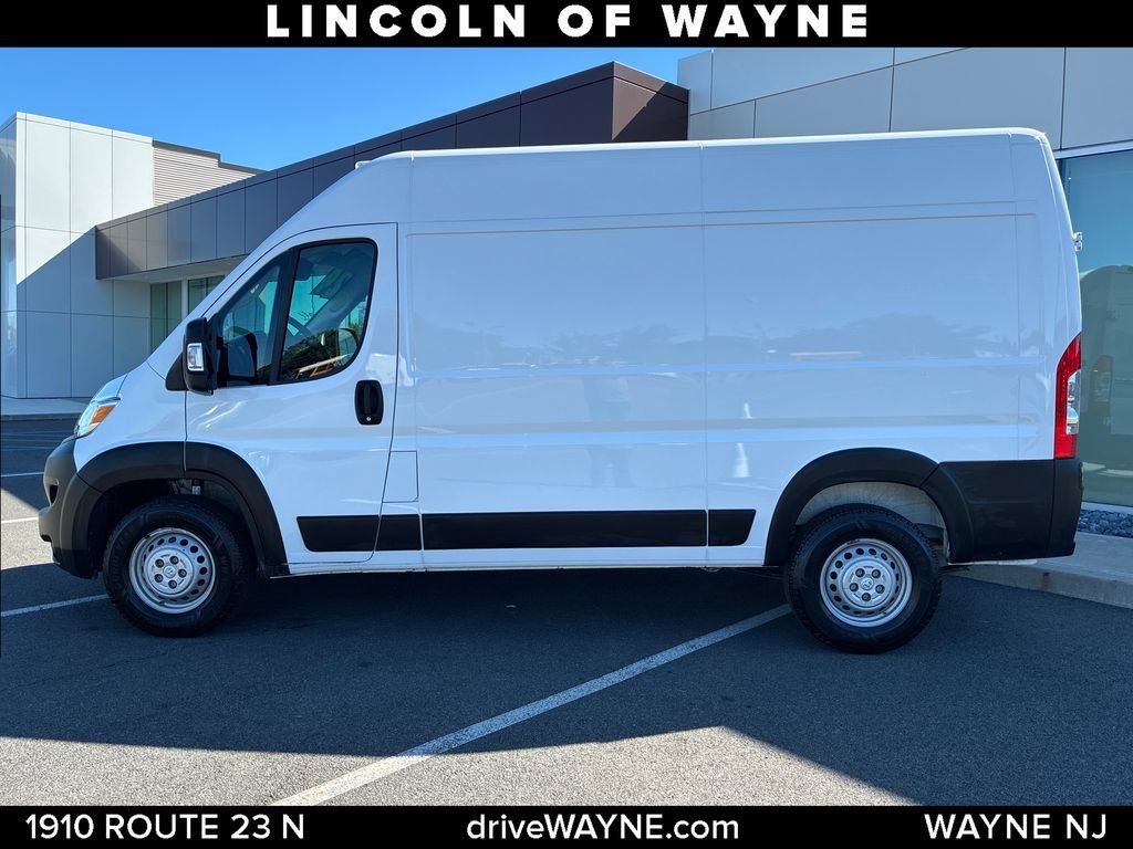 Used 2024 RAM ProMaster 2500 w/ Convenience Group FWD image 2