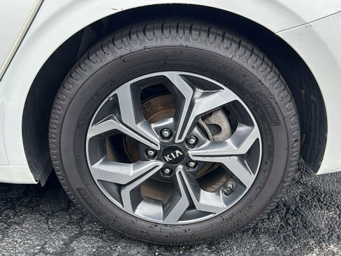 Used 2019 Kia Forte LXS FWD image 6