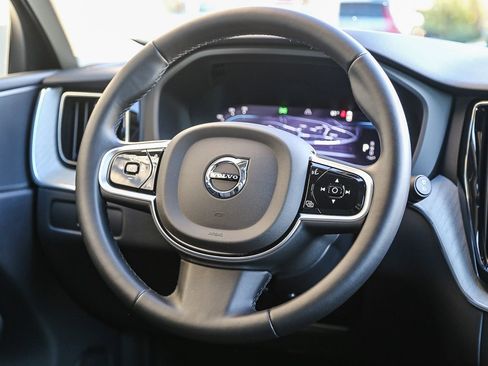 Used 2025 Volvo XC60 B5 Plus image 16
