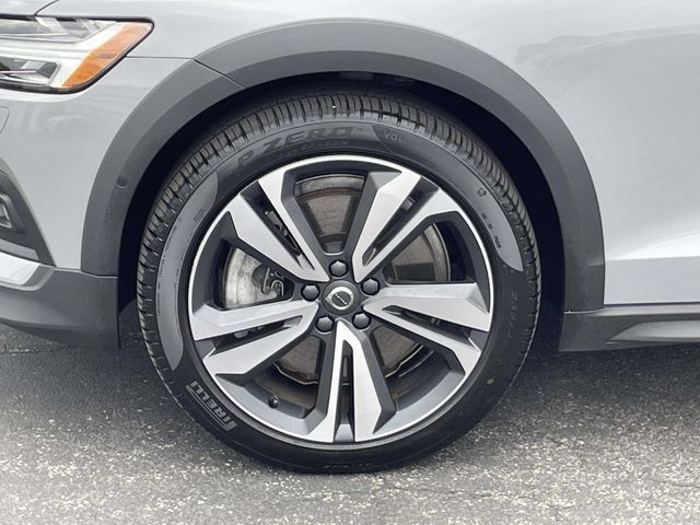 Certified 2024 Volvo V60 B5 Cross Country Plus w/ Climate Package AWD/4WD image 11