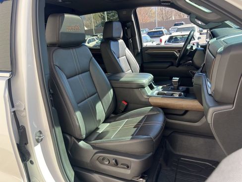 Used 2023 Chevrolet Silverado 1500 High Country w/ High Country Premium Package AWD/4WD image 25