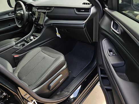 New 2026 Jeep Grand Cherokee Laredo RWD image 7