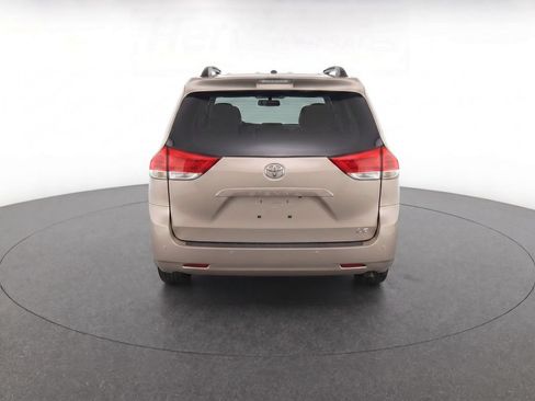 Used 2014 Toyota Sienna LE FWD image 10