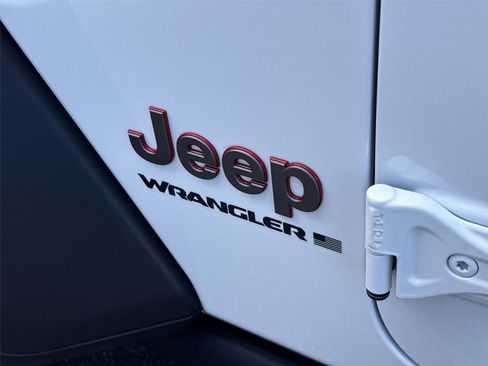 Used 2025 Jeep Wrangler Unlimited Rubicon AWD/4WD image 28