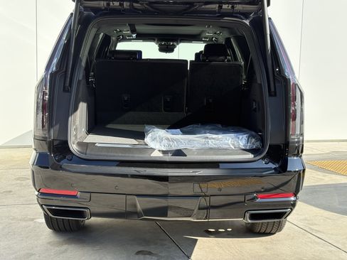 New 2026 Cadillac Escalade ESV Platinum Sport w/ LPO, ONYX Package image 3