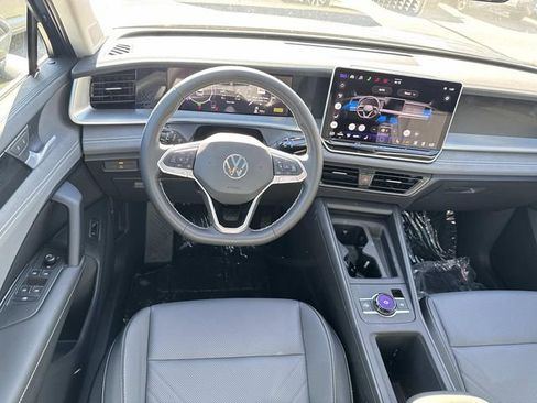 New 2026 Volkswagen Tiguan SE image 8