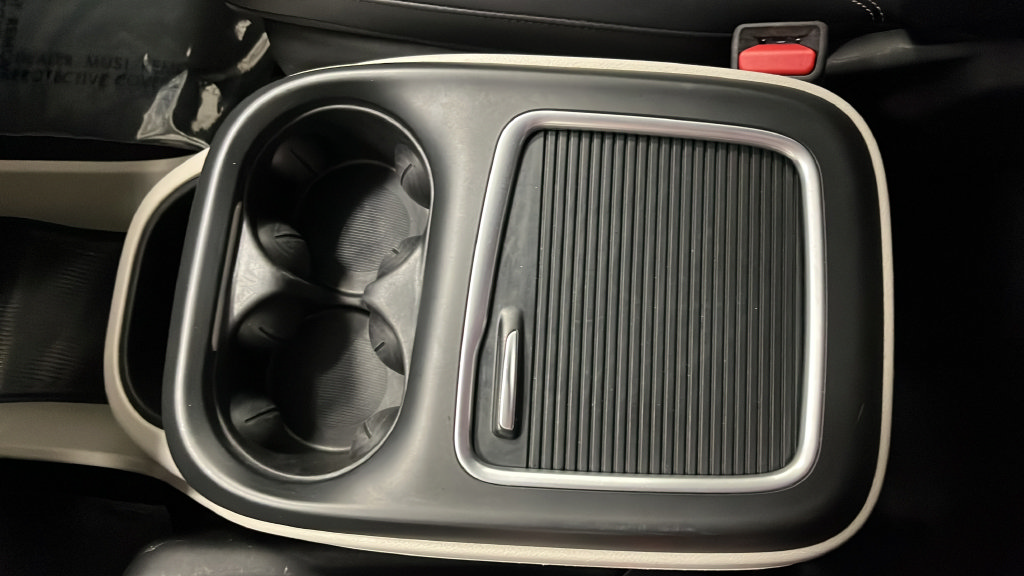 Used 2024 Chrysler Pacifica Touring-L FWD image 19