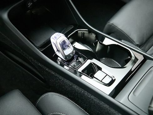 Certified 2026 Volvo XC40 B5 Plus AWD/4WD image 18