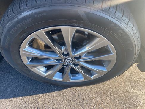 Used 2018 Toyota RAV4 Limited image 4