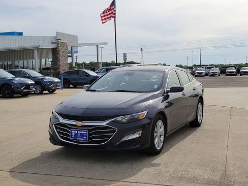 Used 2025 Chevrolet Malibu LT FWD image 2