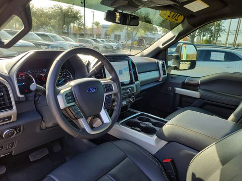 Certified 2022 Ford F350 Lariat w/ Black Appearance Package image 7