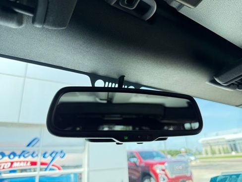 Used 2018 Jeep Wrangler Unlimited Rubicon w/ Connectivity Group image 30